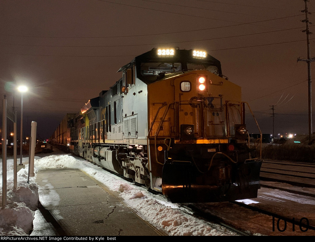 CSX 3252 on I010 